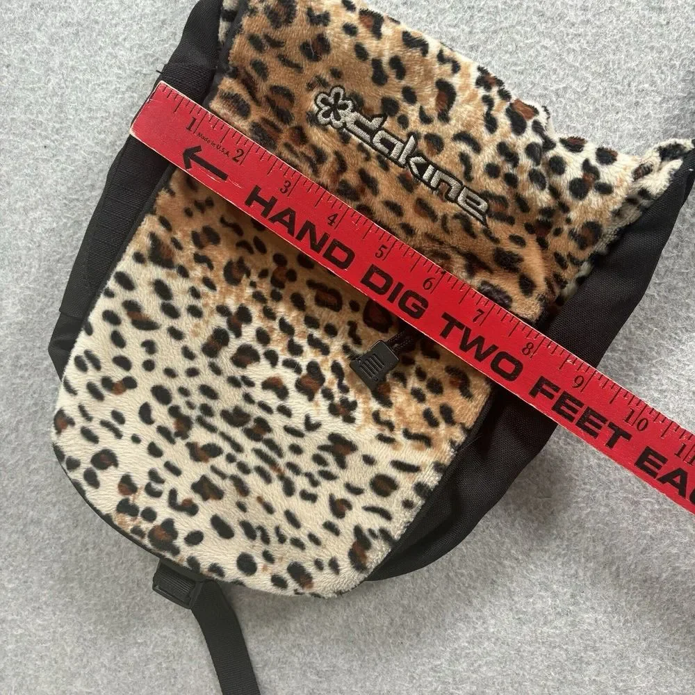 DAKINE Leopard‎ prin Fuzzy Crossbody Bag Purse Multi Pockets Adjustable Strap